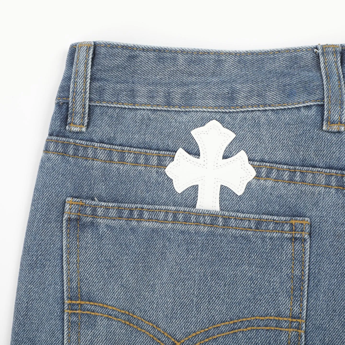 P230 Chrome Hearts CH/Chrome Hearts classic blue and white cross-patterned leather jeans. Original purchase and patterning. Really restores the ultimate texture of Vintage. Special Italian cowhide print and then cut. Customized three-layer thick line leather of sheepskin. The whole body is spliced in heavy water washing process. Craftsmen hand-splash ink. You can see the details. Three-dimensional cutting version. Loose and comfortable. Not flattering on the figure. Makes you taller and slimmer. Factory Seiko. Original quality control. Same style for men and women. Can be matched with couples. Versatile recommendation. Essential jeans for all seasons Color: blue Size: 28-36 (S-XXL)